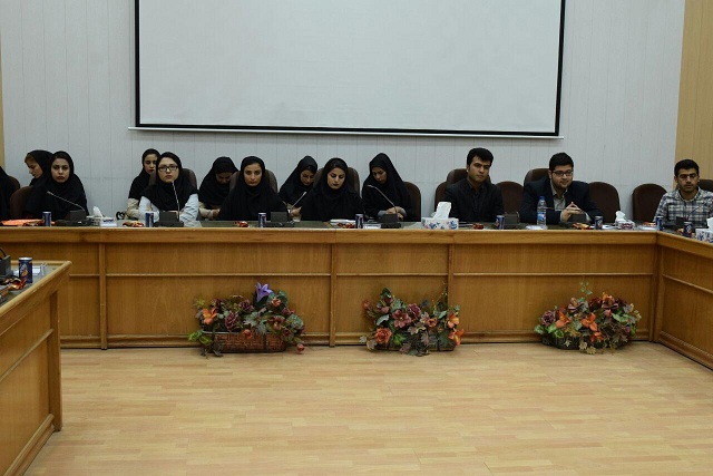 نشست رئيس دانشگاه با دانشجويان فعال فرهنگي