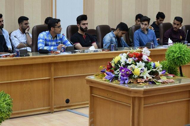 نشست رئيس دانشگاه با دانشجويان فعال فرهنگي