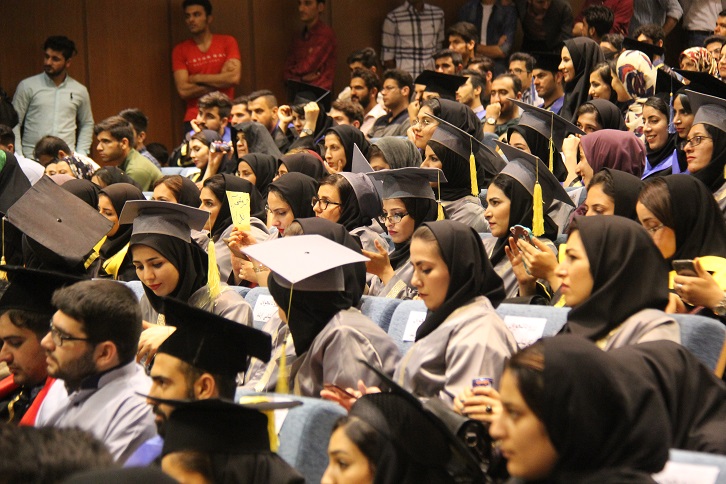 مراسم جشن فارغ التحصيلي 400 دانشجوي دانشگاه و تجليل از فعالان فرهنگي برگزار گرديد