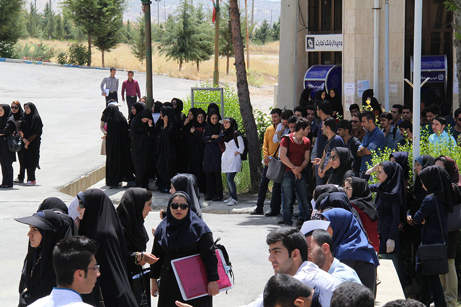 تريبون آزاد گشايش اقتصاد ايران در دانشگاه