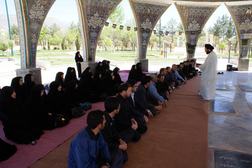 حضور کارکنان بسيجي دانشگاه درمزار شهداي گمنام