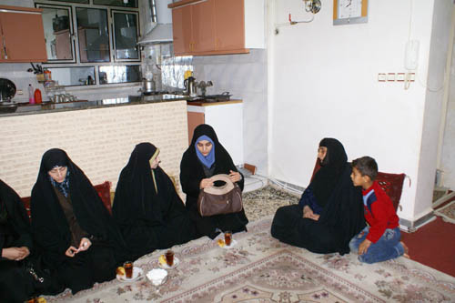 حضوررياست دانشگاه در منزل شهيد مرتضي ساده ميري