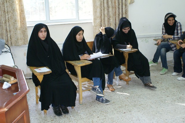  کرسي آزاد انديشي با موضوع چادر حجاب برتر با حضور حجت الاسلام خوش باور (جلسه اول)