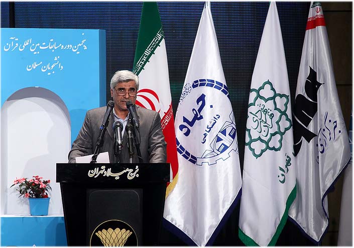دکتر محمد فرهادي وزير علوم ، تحقيقات و فناوري: قرآن کتاب تحرک و تبرک است