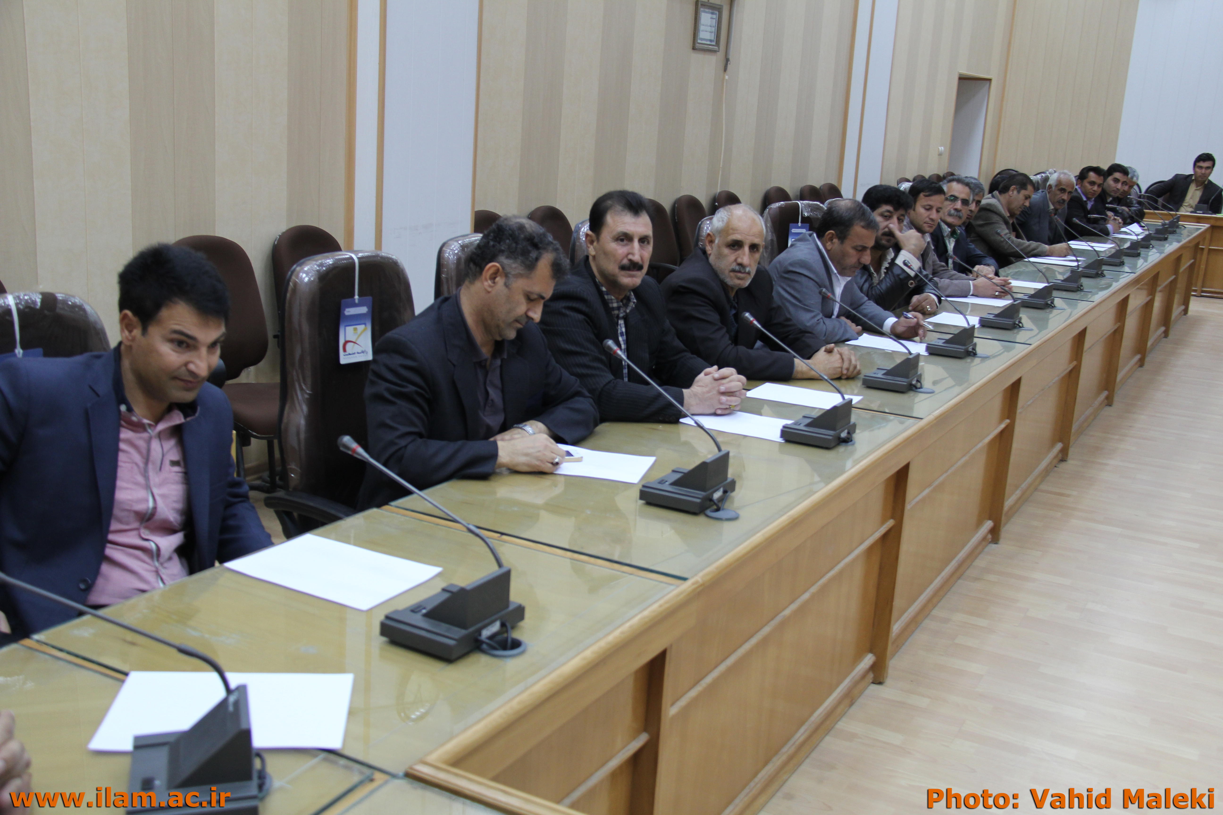 در نشست ارتباط دانشگاه و صنعت، مرغداران استان ايلام آمادگي خودرابراي جذب فارغ التحصيلان علوم دامي و دامپزشکي جهت فعاليت در اين صنعت اعلام نمودند