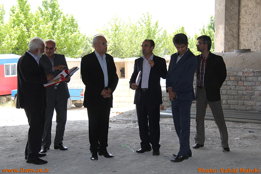 بازديد آقاي دکتر حافظي رئيس جامعه خيرين مدرسه ساز از پروژه کتابخانه مرکزي دانشگاه 