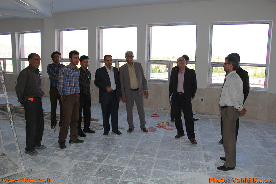 بازديد مهندس عسکرپور نماينده فني بنياد علمي آموزشي قلم چي از کتابخانه دانشگاه ايلام 