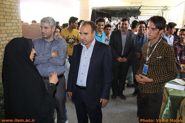افتتاح نمايشگاه چهارمين جشنواره درون دانشگاهي حركت