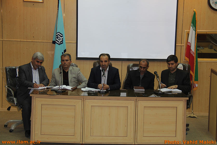 نشست هيأت رئيسه دانشگاه با اعضاء هيأت علمي دانشکده ادبيات و علوم انساني