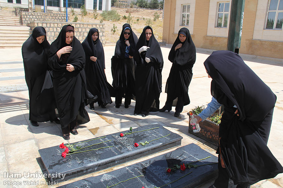 مراسم بزرگداشت روز کارمند باحضور هيئت رئيسه و کارمندان دانشگاه ايلام برگزارشد