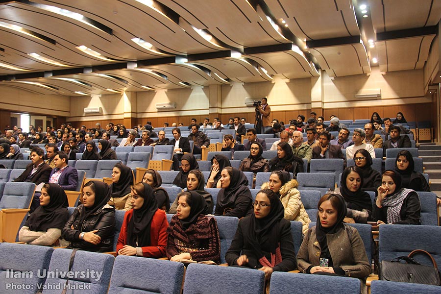 دکتر علي اکبري: داشتن تفکر انتقادي از شاخصه هاي قشر دانشگاهي است