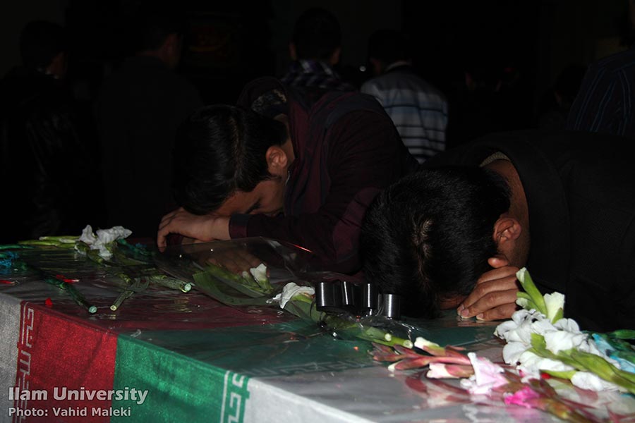 وداع دانشجويان دانشگاه با شهداء گمنام 