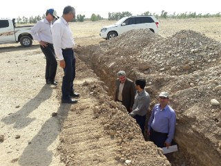 بازديد رئيس دانشگاه از اجراي پروژه تجهيز مزرعه آموزشي و پژوهشي مهران به سيستمهاي  نوين آبياري 