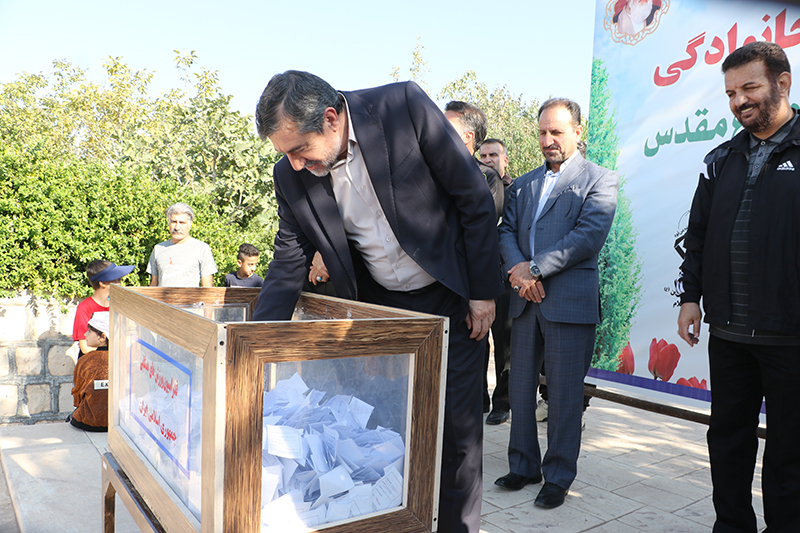 گزارش تصويري برگزاري همايش پياده‌روي خانوادگي از ميدان دفاع مقدس به طرف دانشگاه ايلام