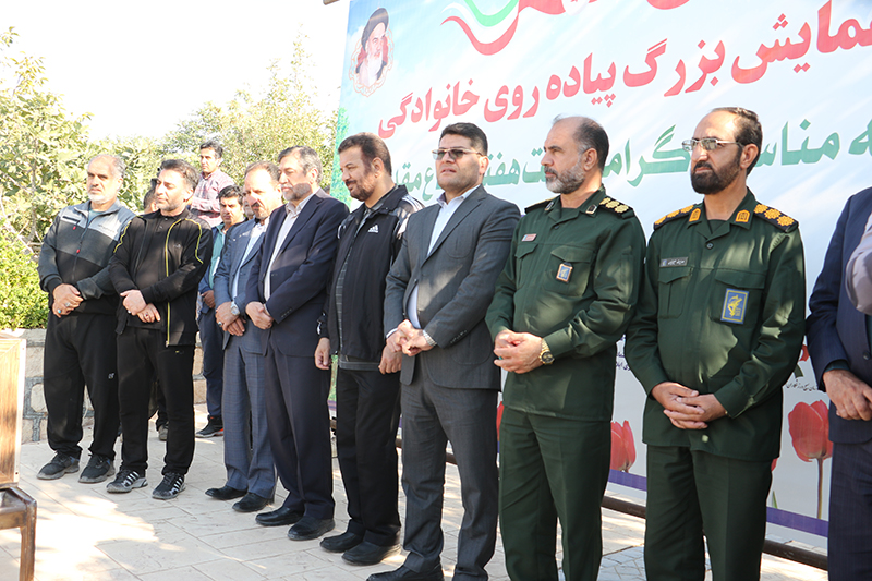 گزارش تصويري برگزاري همايش پياده‌روي خانوادگي از ميدان دفاع مقدس به طرف دانشگاه ايلام