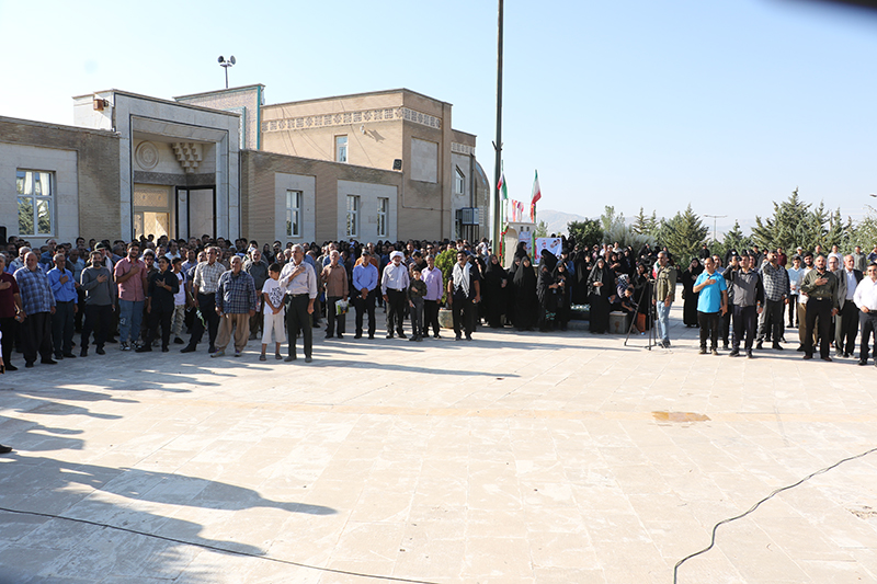 گزارش تصويري برگزاري همايش پياده‌روي خانوادگي از ميدان دفاع مقدس به طرف دانشگاه ايلام