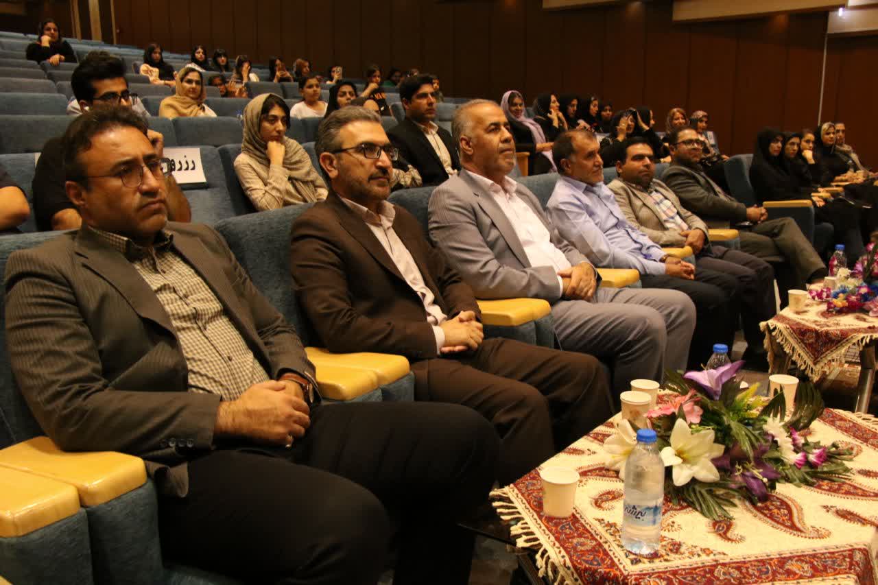 گزارش تصويري برگزاري شب شعر به مناسبت بزرگداشت ابوالقاسم فردوسي در دانشگاه ايلام