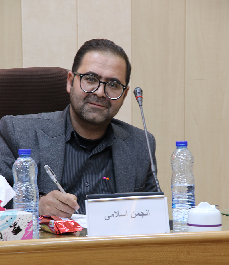 کرسي آزادانديشي با موضوع «استقلال جمهوري اسلامي در عين ارتباط با آمريکا»