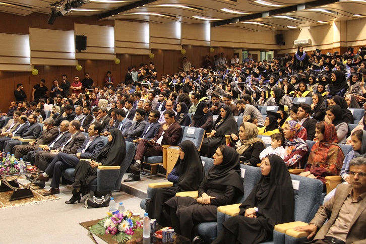 مراسم جشن فارغ التحصيلي 400 دانشجوي دانشگاه و تجليل از فعالان فرهنگي برگزار گرديد