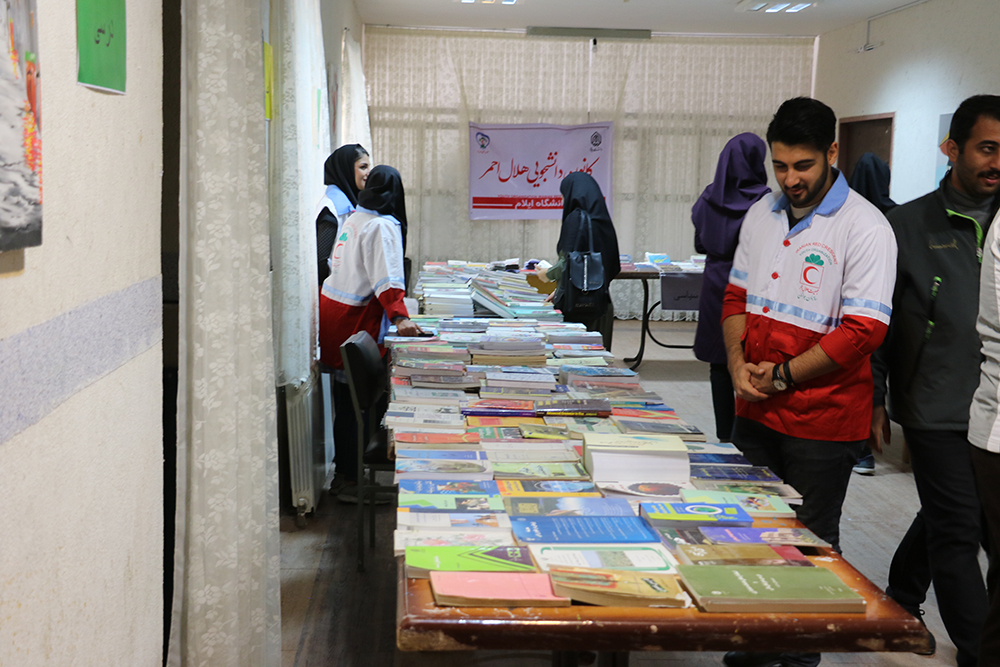 نمايشگاه تخصصي کتاب کانون هلال احمر دانشجويي در حال برگزاري است