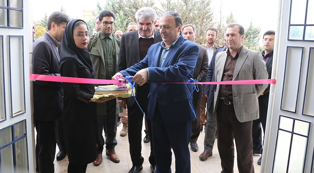 نمايشگاه دستاوردهاي پژوهشي، فناوري و فن بازار استان ايلام  در دانشگاه ايلام افتتاح  گرديد