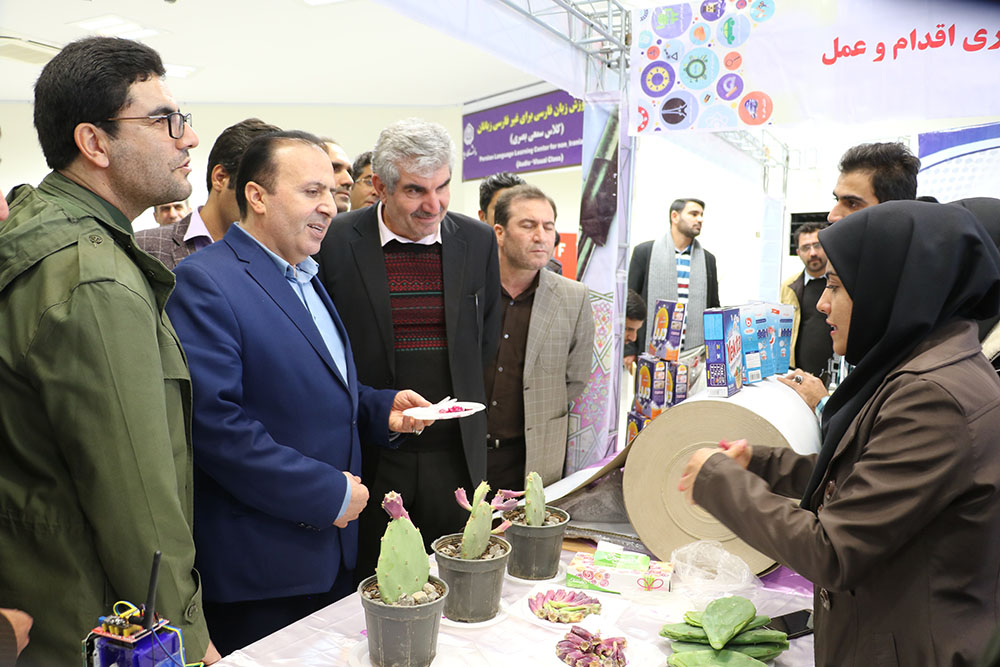 نمايشگاه دستاوردهاي پژوهشي، فناوري و فن بازار استان ايلام  در دانشگاه ايلام افتتاح  گرديد