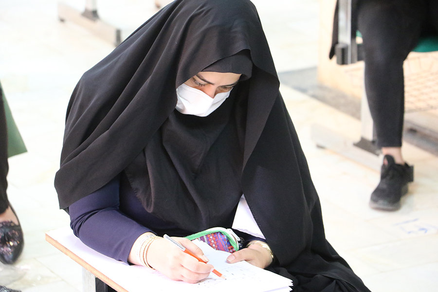 آزمون دکتري استان ايلام با رعايت پروتکل هاي بهداشتي و فاصله اجتماعي در دانشگاه ايلام برگزار گرديد 