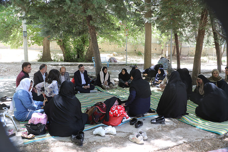 برگزاري اردوي تفريحي – زيارتي بانوان دانشگاه به مقصد ايوان