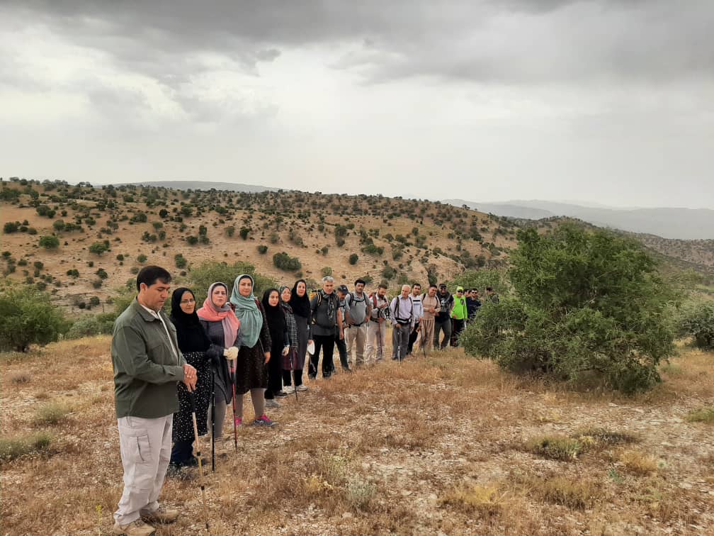 صعود تيم کوهنوري کارکنان دانشگاه ايلام به ارتفاعات چويرين