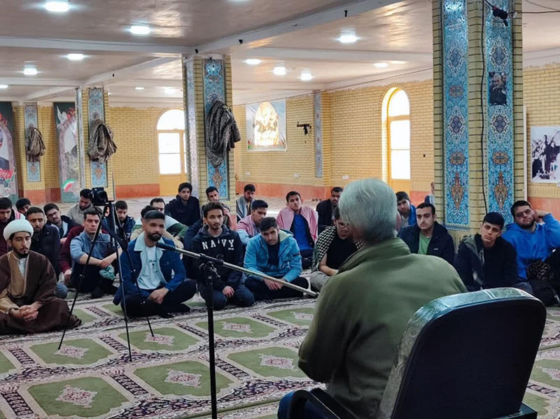 دانشجويان پسر دانشگاه ايلام به اردوي راهيان نور مناطق عملياتي جنوب اعزام شدند