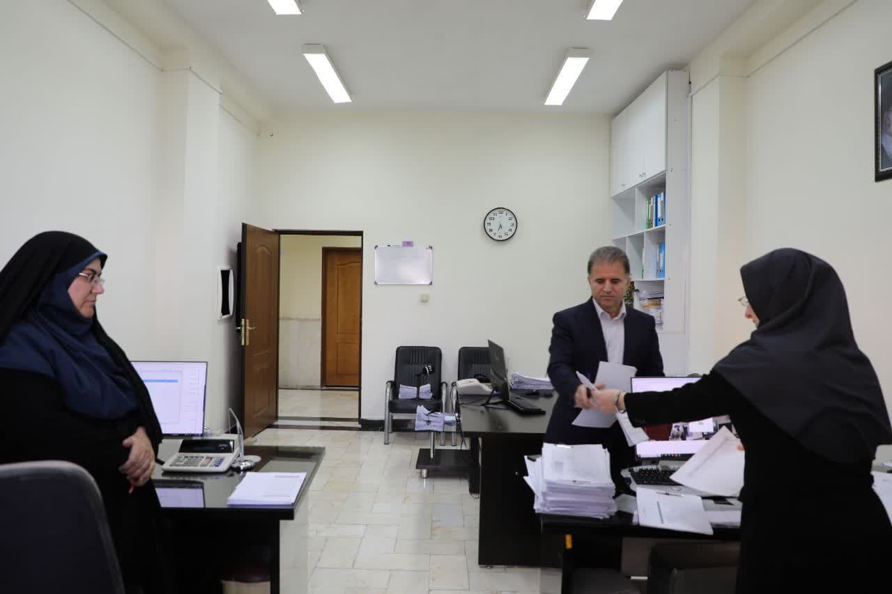 بازديد سرپرست دانشگاه ايلام از امور مالي 