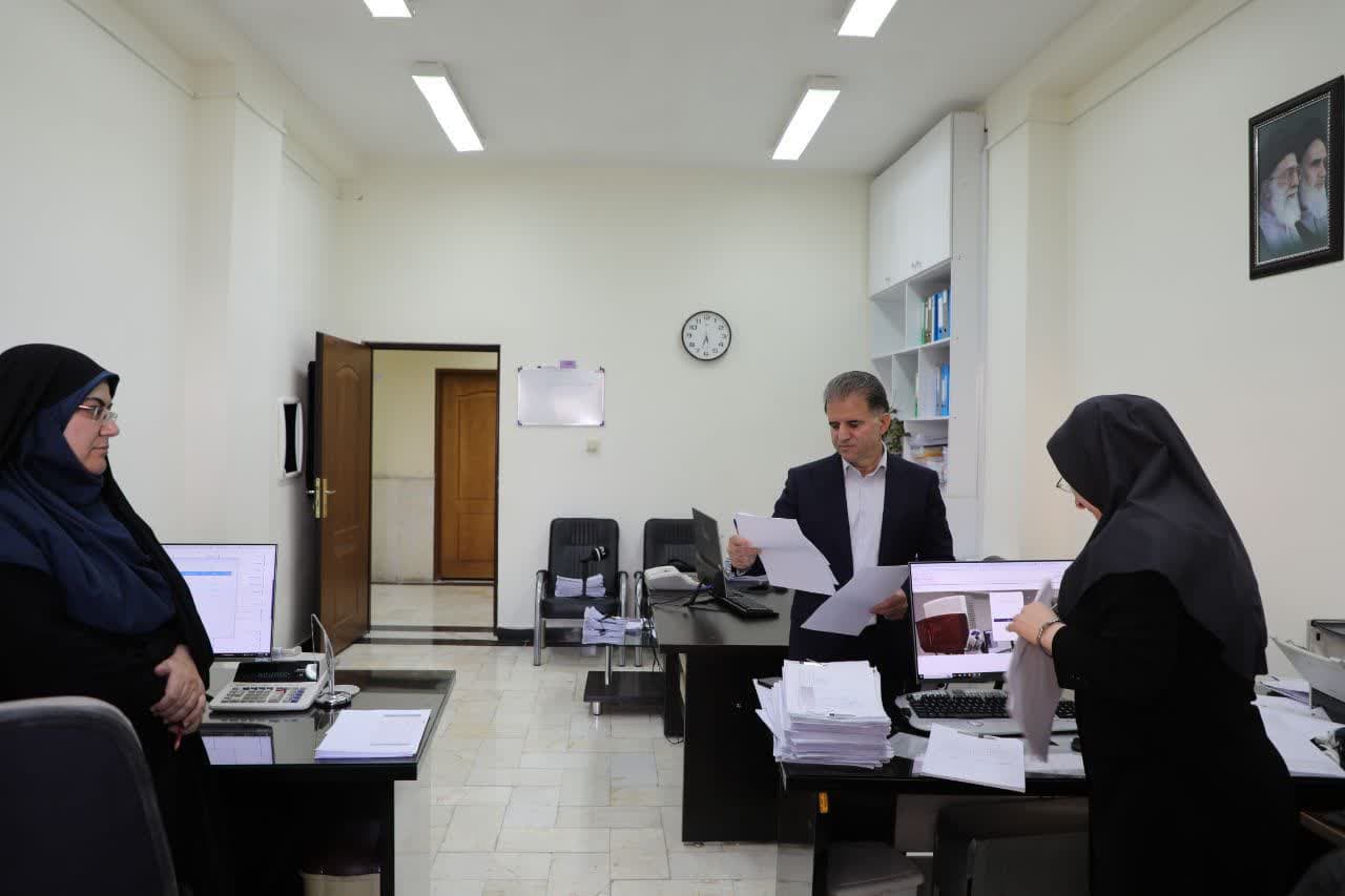 بازديد سرپرست دانشگاه ايلام از امور مالي 
