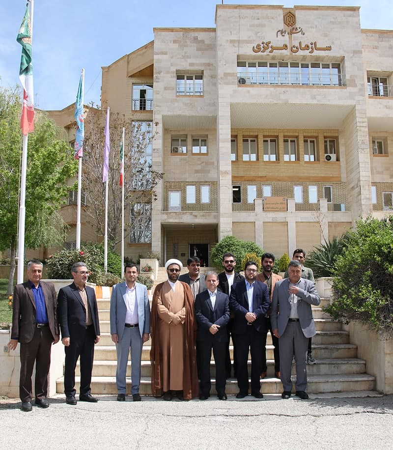 گزارش تصويري اداي احترام مديرکل فرهنگي و اجتماعي وزارت علوم به مقام شامخ شهداي گمنام دانشگاه ايلام