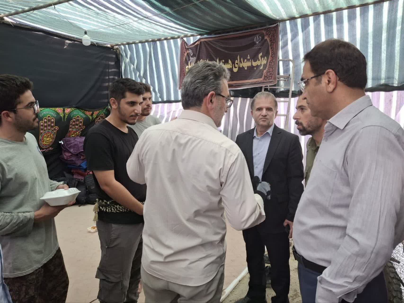 بازديد رئيس دانشگاه ايلام از فعاليت و خدمات‌رساني موکب شهداي هسته‌اي در پايانه مرزي مهران