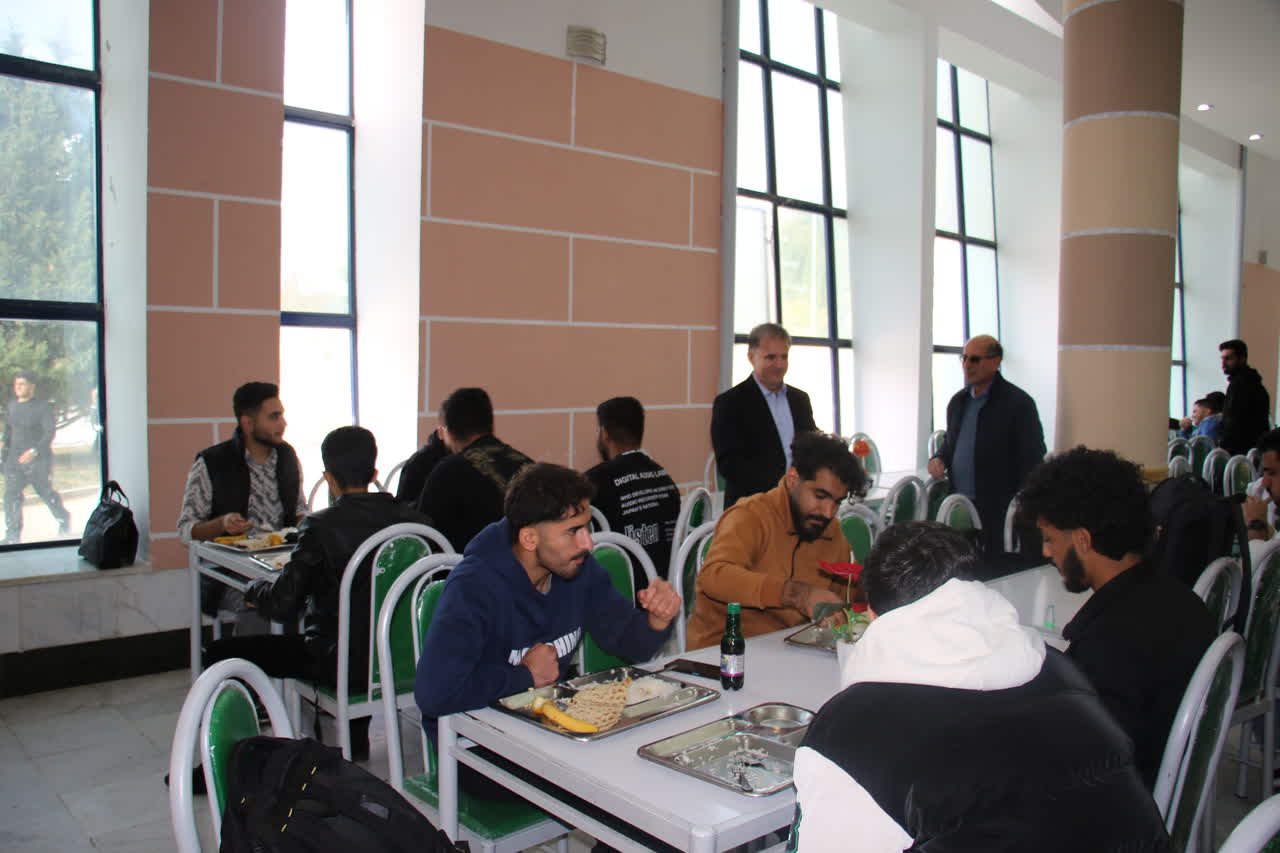 بازديد رئيس دانشگاه ايلام از سلف سرويس دانشجويان