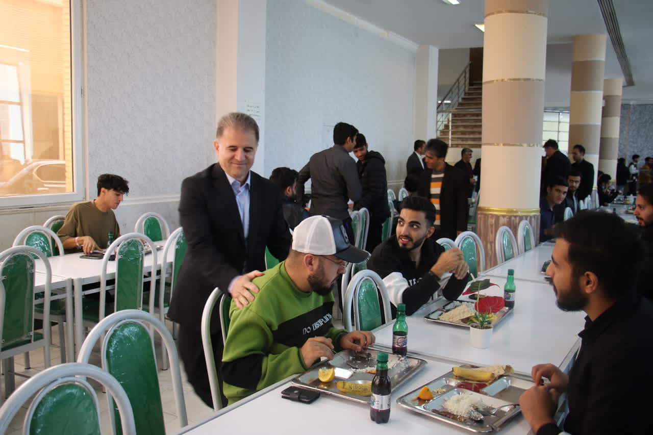 بازديد رئيس دانشگاه ايلام از سلف سرويس دانشجويان