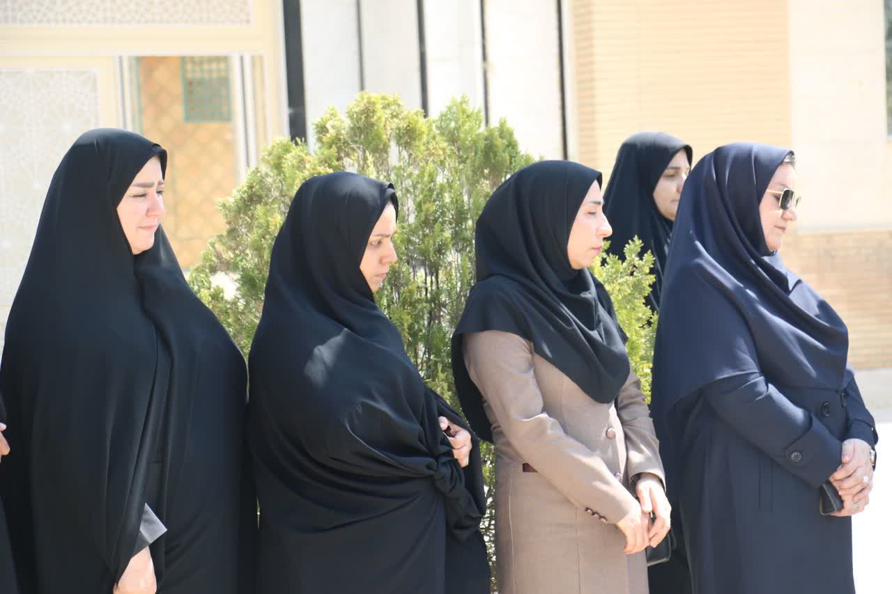 برگزاري آيين غبارروبي مزار شهداي گمنام دانشگاه ايلام 