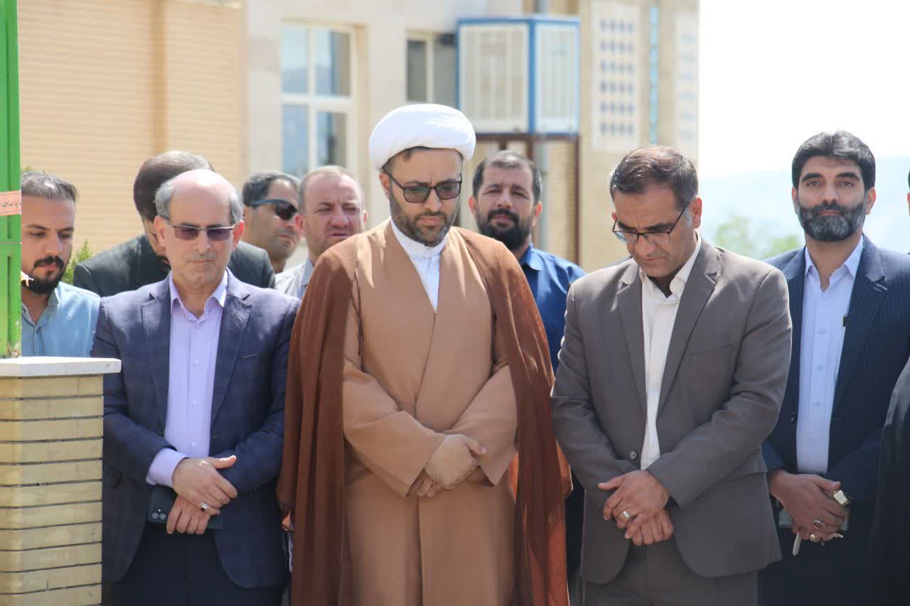 برگزاري آيين غبارروبي مزار شهداي گمنام دانشگاه ايلام 