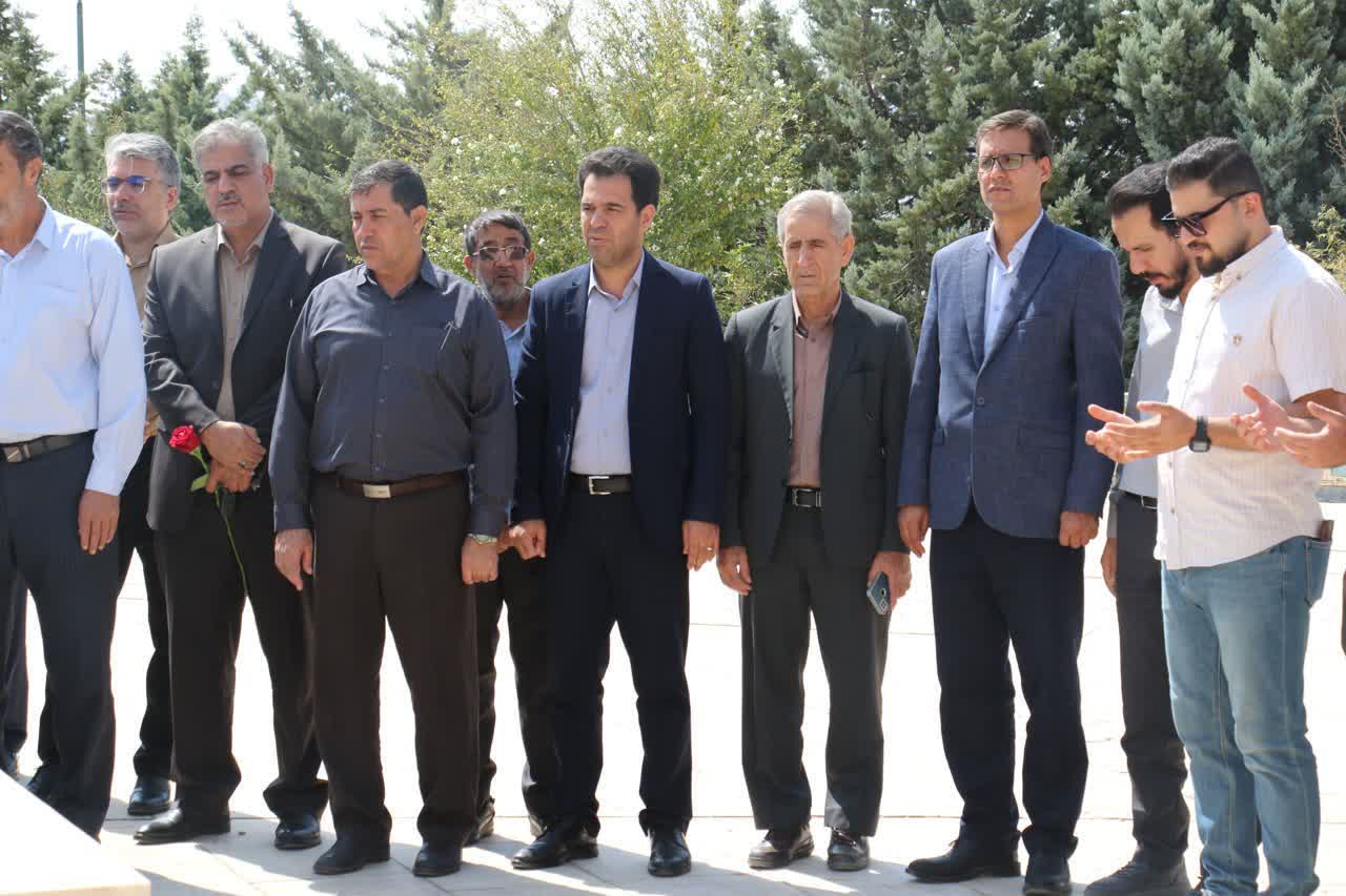برگزاري آيين غبارروبي مزار شهداي گمنام دانشگاه ايلام 