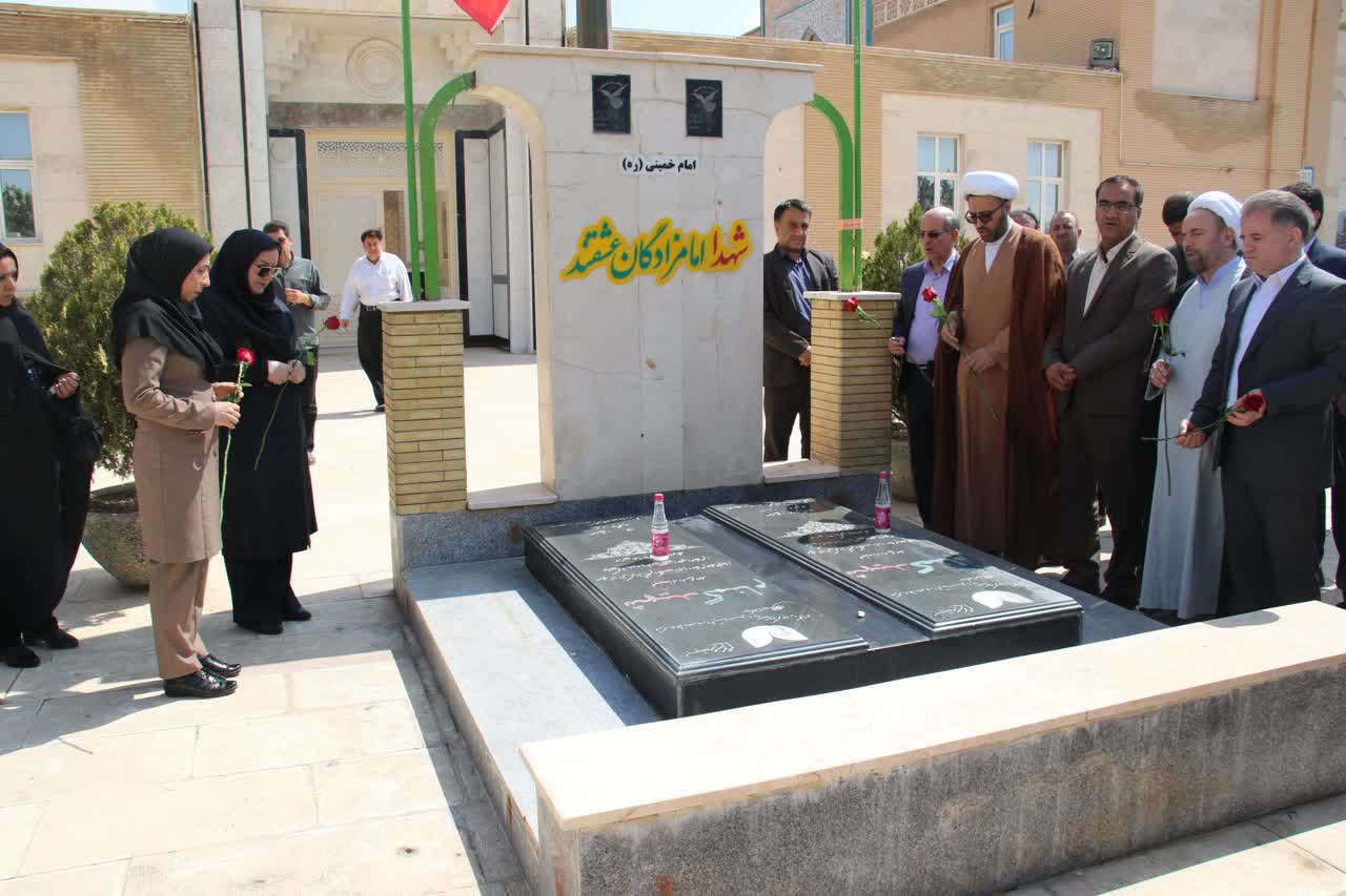 برگزاري آيين غبارروبي مزار شهداي گمنام دانشگاه ايلام 