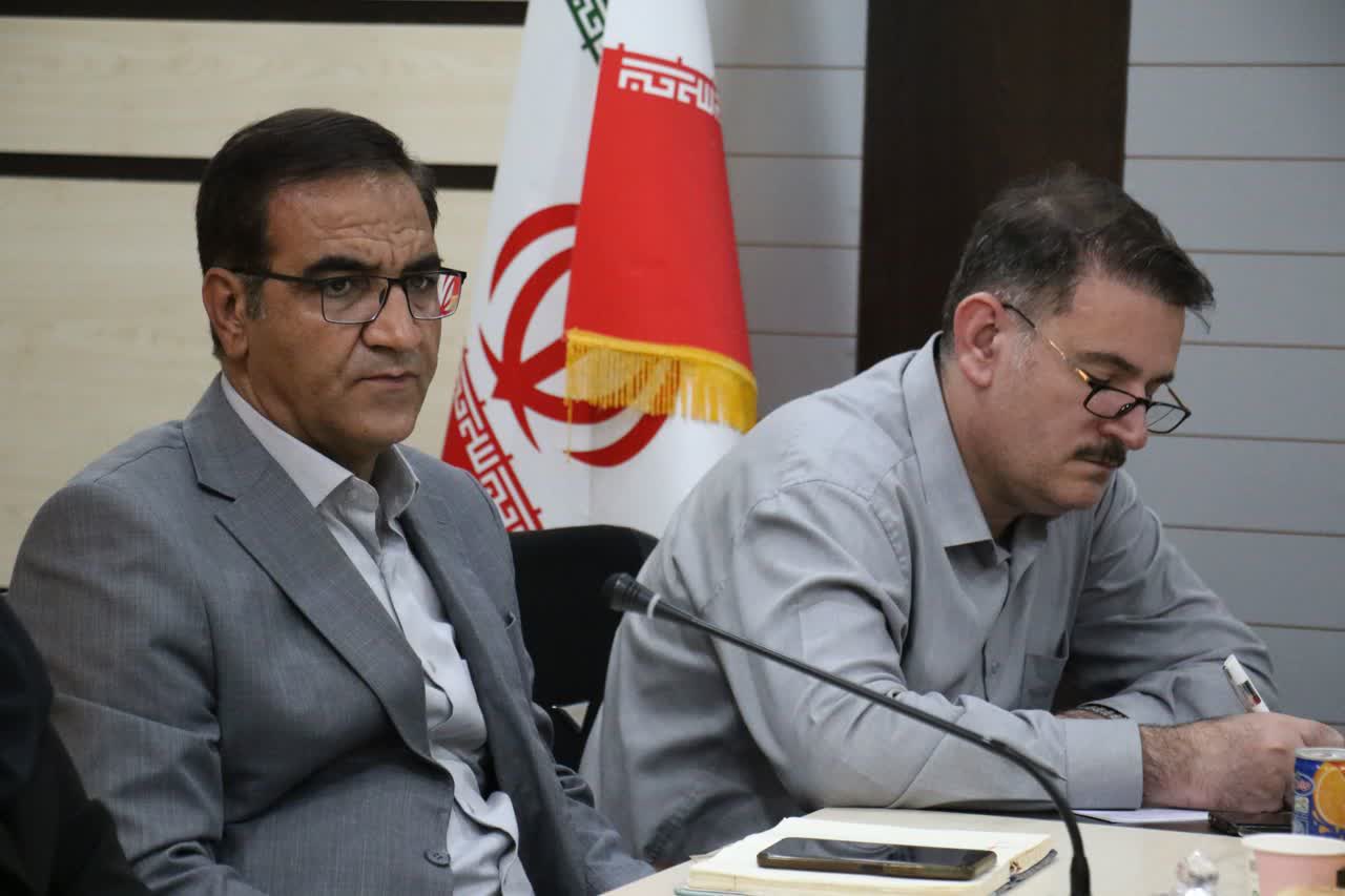 برگزاري نشست هم‌انديشي رئيس دانشگاه ايلام و اعضاي تشکل‌هاي دانشجويي 