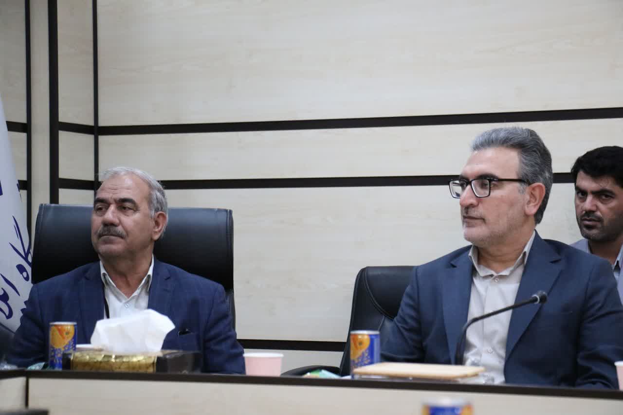 برگزاري نشست هم‌انديشي رئيس دانشگاه ايلام و اعضاي تشکل‌هاي دانشجويي 