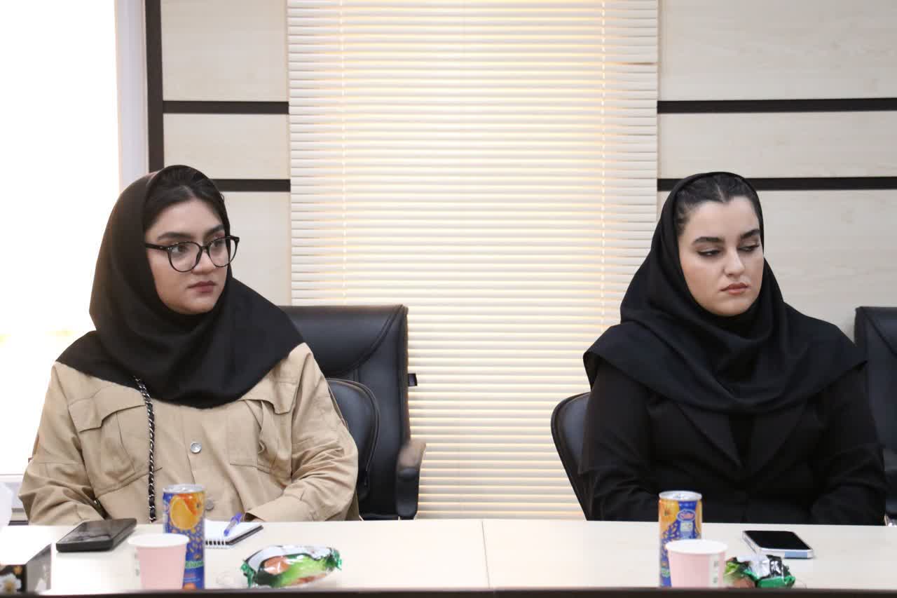 برگزاري نشست هم‌انديشي رئيس دانشگاه ايلام و اعضاي تشکل‌هاي دانشجويي 