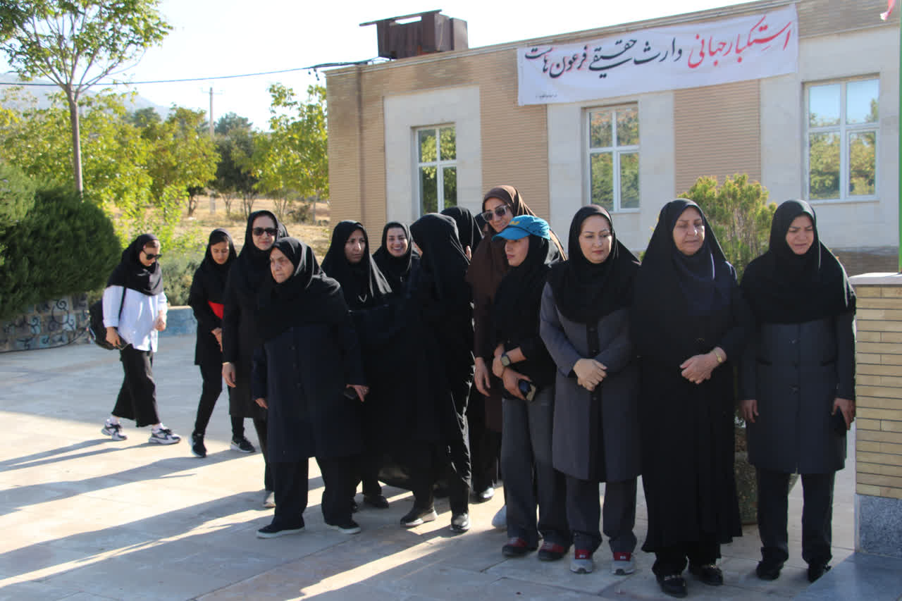 گزارش تصويري برگزاري همايش پياده‌روي دانشگاهيان استان ايلام در دانشگاه ايلام _ دوم آبان ماه