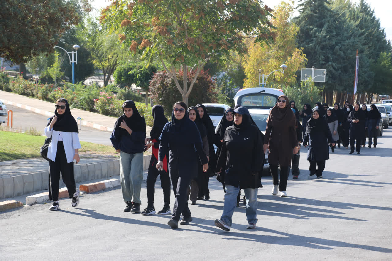 گزارش تصويري برگزاري همايش پياده‌روي دانشگاهيان استان ايلام در دانشگاه ايلام _ دوم آبان ماه
