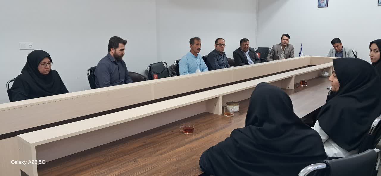 برگزاري جلسه رئيس دانشکده پيرادامپزشکي با کارشناسان و کارکنان دانشکده