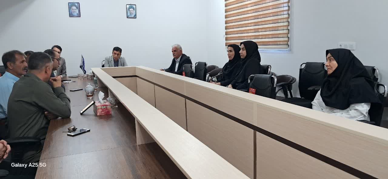 برگزاري جلسه رئيس دانشکده پيرادامپزشکي با کارشناسان و کارکنان دانشکده