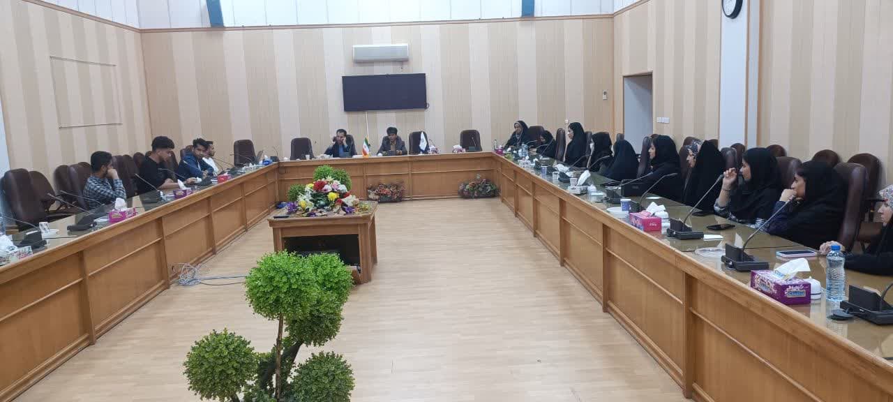 برگزاري جلسه مدير امور دانشجويي دانشگاه ايلام با  کمک سرپرستان و شهرداران خوابگاههاي دانشجويي