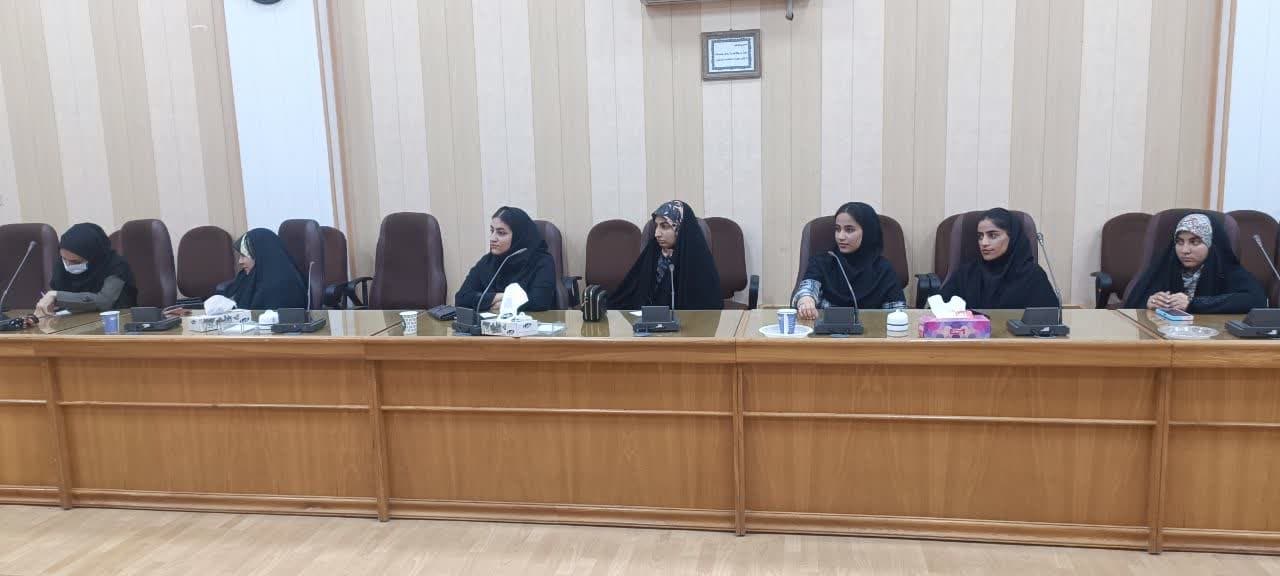 برگزاري جلسه مدير امور دانشجويي دانشگاه ايلام با  کمک سرپرستان و شهرداران خوابگاههاي دانشجويي