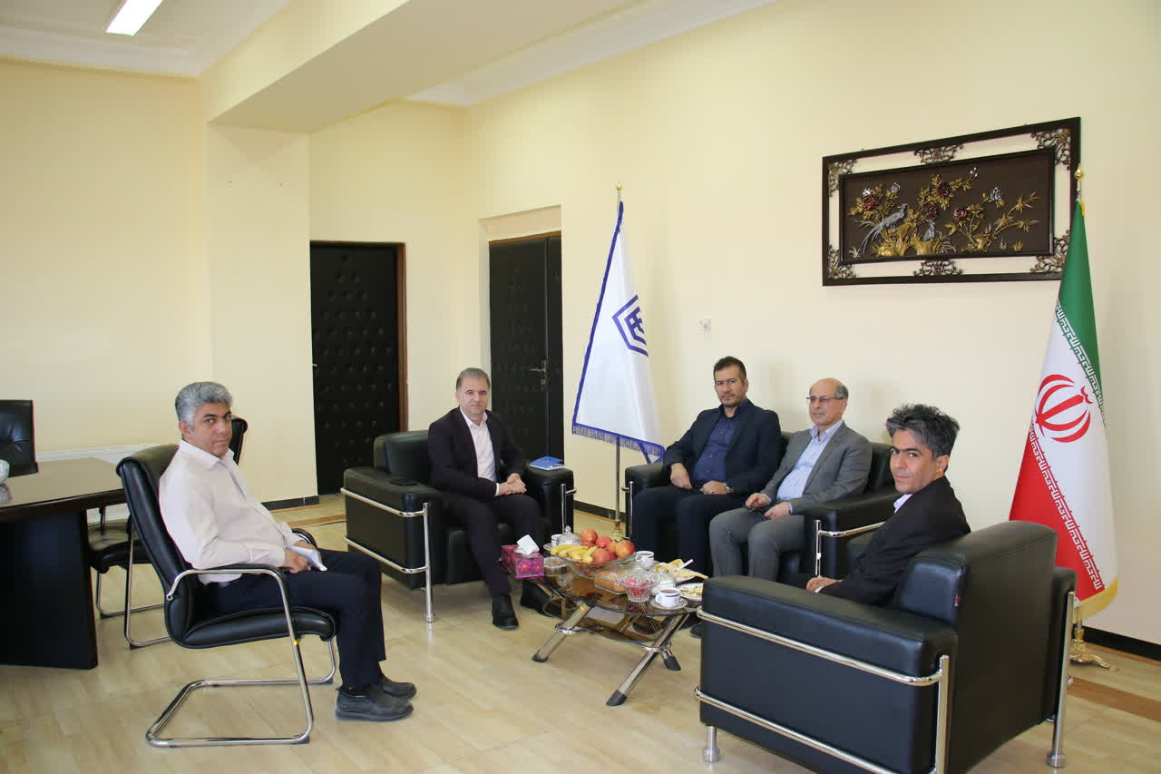 بازديد آقاي عزيزي رئيس اداره راهبري خوابگاه هاي صندوق رفاه از دانشگاه ايلام